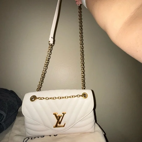 Louis Vuitton New Wave GM Chain Bag in Cream - Picture 6 of 16
